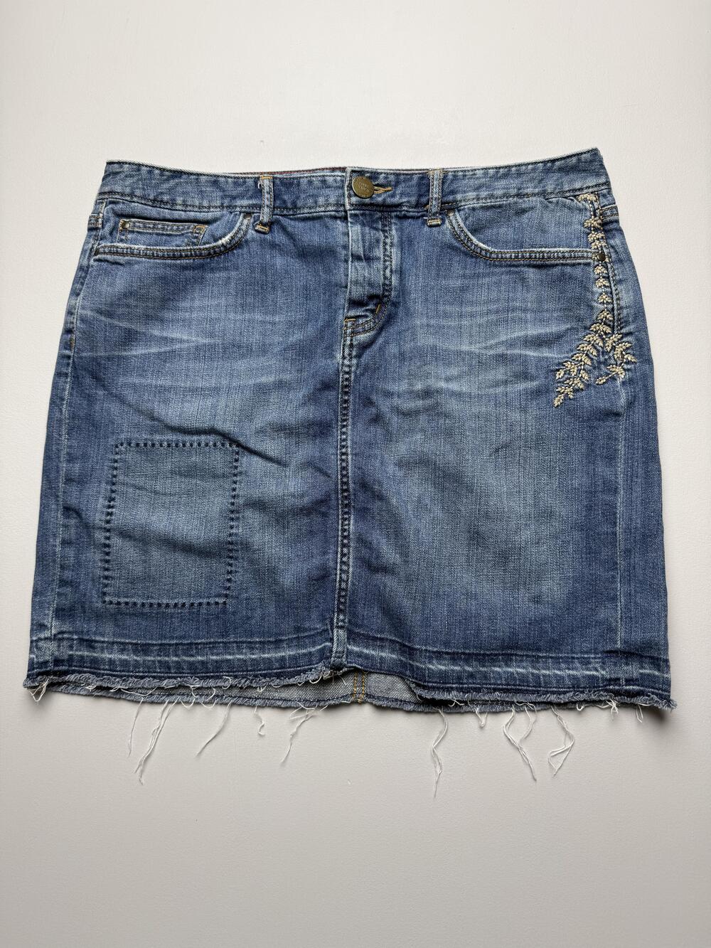 Eddie Bauer Skirt Womens 10 Blue Denim Straight Mini Embroidered Patch Raw Hem